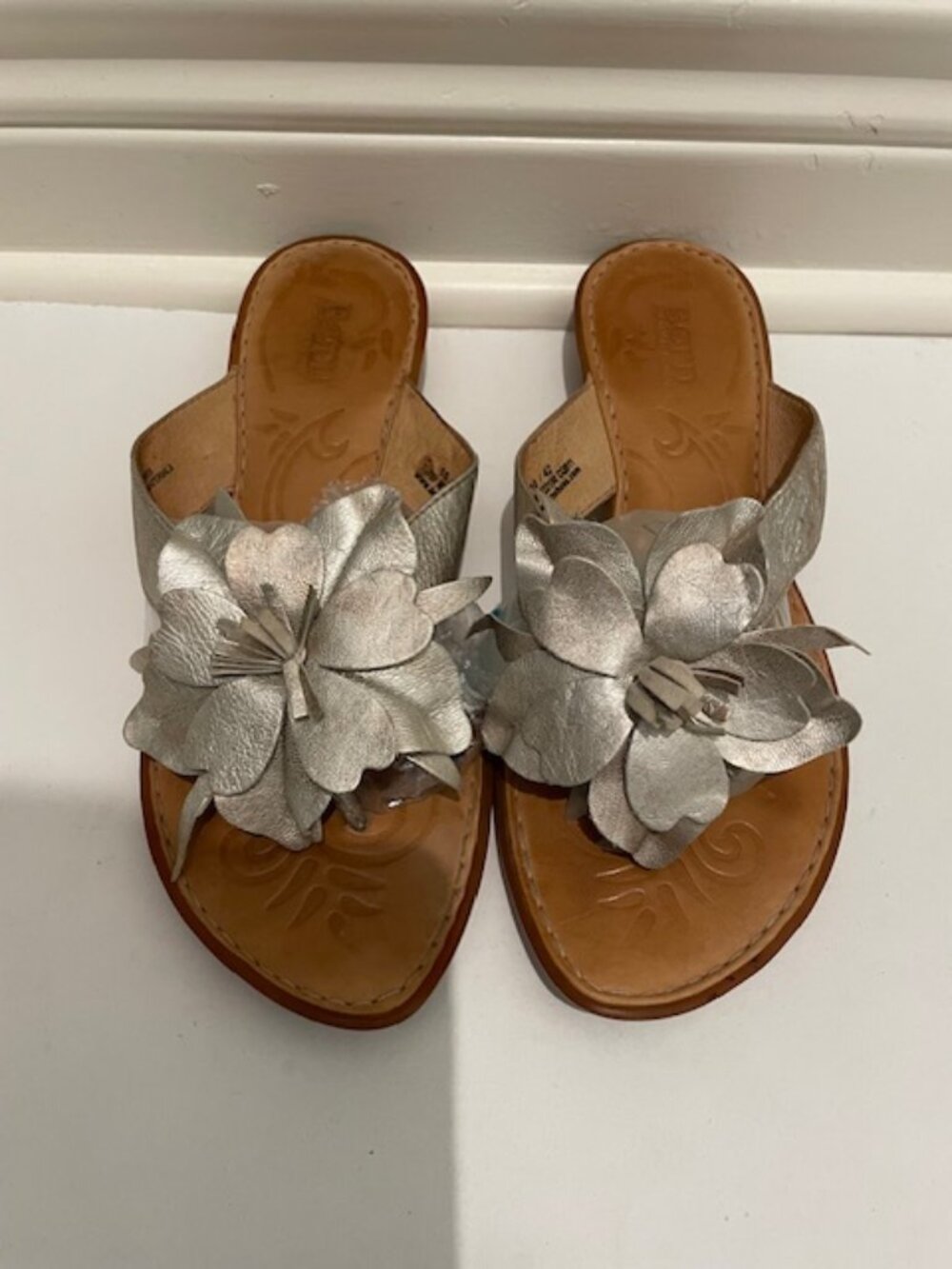 BORN Metallic Leather Flower Thong Sandals-Size 10